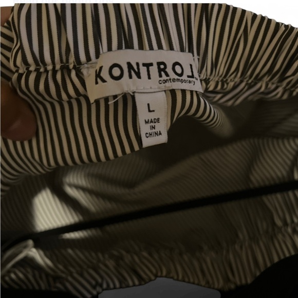 Elegant Off-Shoulder Striped Blouse with Floral Detail - Picture 3 of 3